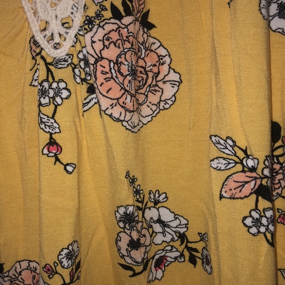 Women’s Maurice’s yellow lace detail Tank Top - Picture 3 of 4